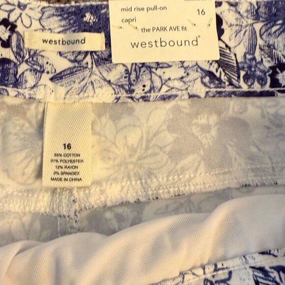 Westbound Pull On Capri Pants Size 16 Mid Rise Blue White Floral Tummy Control - Picture 5 of 16